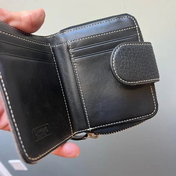 Dooney & Bourke Vintage Signature Logo Zip around wallet - Picture 11 of 16